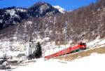 RhB REGIONALZUG 725 von St.Moritz nach Scuol am 01.02.1998 Ausfahrt Lavin mit E-Lok Ge 4/4I 610 - 3B - 2AB - D.
