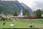 Am 10. Juli 2014 befinden sich die nur noch selten eingesetzte Ge 4/6 353 und Ge 6/6 415  Krokodil  auf Sonderfahrt mit den Pullman Wagen der RhB. Hier bei der Ortsausfahrt von Bever in Richtung Unterengadin.