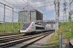 TGV Lyria 4419 durchfährt den Bahnhof Muttenz. die Aufnahme stammt vom 13.04.2017.