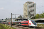 TGV Lyria 4720 fährt Richtung Bahnhof Muttenz. Die Aufnahme stammt vom 13.04.2019.