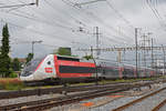 TGV Lyria 4728 durchfährt den Bahnhof Pratteln.