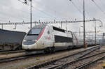 Nach einem Ereignis im Bahnhof Muttenz werden alle Züge durch den Güterbahnhof Muttenz umgeleitet. Hier durchfährt der TGV Lyria 4406 den Güterbahnhof. Die Aufnahme stammt vom 06.02.2017.