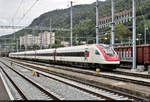 Nach Beendigung seiner Fahrt als IC 1463 (IC 2) von Zürich HB (CH) nach Lugano (CH) ist RABDe 500 006-7  Johanna Spyri  im Bahnhof Chiasso (CH) vorübergehend abgestellt.
Zurück geht es dann als IC 684 (IC 21) von Lugano (CH) nach Basel SBB (CH) mit Abfahrt um 15:34 Uhr - normalerweise in Doppeltraktion, doch der zweite Zugteil musste am Morgen in Zürich HB (CH) aufgrund eines technischen Defekts zurückgelassen werden.
[20.9.2019 | 13:27 Uhr]