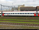 SBB - Personenwagen des ICN - 024 .. 2 Kl. B 94 85 7 500 024-5 in den Neuen Farben abgestellt im SBB Werkstätteareal in Yverdon am 2024.11.30 ... Standort des Fotografen auf dem Perron 2 des Bhf. Yverdon