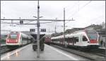 In Delmont treffen sich der ICN von Genf Flughafen nach Basel SBB, der NPZ RBDe 560 021-X nach Delle und der Flirt RABe 521 029-9 nach Porrentruy. (23.11.2007)