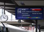 Es wird zwar die Zuggattung, jedoch nicht die Zugnummer angezeigt: Zugzielanzeige am Gleis 14 fr den Intercity-Neigezug ICN 1630 nach Lausanne; Basel SBB, 25.03.2009
