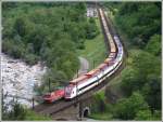 Beim Verlassen des Travitunnel (unterer Kehrtunnel in der Biaschina) begegnete TEC41051 dem ICN674.