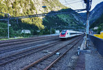 Ein RABDe 500 durchfährt als ICN 886 (Lugano - Zürich HB) den Bahnhof Göschenen.