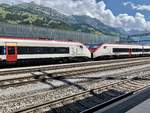 Die beiden Giruno RABe 501 003  San Gottardo  und 012 zusammen beim Bahnhof Frutigen abgestellt.