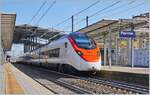 Der SBB Giruno RABe 501 011  Thurgau  ist als EC 308 von Bologna nach Zürich unterwegs und verlässt nach einem kurzen Halt Parma. 

15. März 2023