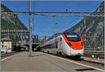 Die beiden SBB RABe 501 016  Glarus  und 014  Bern/Berne  sind als IC auf der Gotthard Panorama Strecke auf der Fahrt in Richtung Süden und haben Göschenen erreicht.