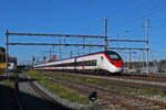 RABe 501 027-3 Giruno durchfährt am 28.10.2024 den Bahnhof Muttenz.