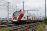 RABe 502 202-0 durchfährt am 01.06.2024 den Bahnhof Muttenz.