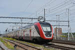 RABe 502 228-5 Twindexx durchfährt am 18.06.2024 den Bahnhof Muttenz.