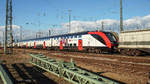 Der SBB Twindexx RABDe 502 004-6 der mit Familienwagen bei Überführungsfahrt in Basel   Basel am 27.10.17