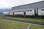 Mehrere Twindexx Zwischenwagen am 1.4.18 nebem Bombardier Werk in Villeneuve abgestellt.