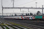 LÉMAN EXPRESS FLIRT RABe 522 mit Bt 522 227 und RABDe 502 TWINDEXX im Güterbahnhof Solothurn auf den nächsten Einsatz wartend am 8.