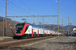 RABe 502 405-9 durchfährt den Bahnhof Gelterkinden.