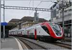 Der vierteilige SBB Twindexx RABDe 502 405-9  Rorschach  (UIC 94 85 0 502 405-9 CH-SBB) auf einer Testfahrt in Lausanne unter einem neuen Signal auf Gleis 2.