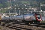 Der Twindexx RABe 502 213 fährt als IR 13 von Chur in den Bahnhof Sargans ein, um dann über Buchs SG - St.