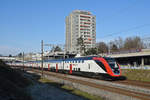 RABDe 502 015-6 Twindexx fährt Richtung Bahnhof Muttenz.