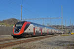 RABDe 502 012-3 Twindexx, durchfährt den Bahnhof Gelterkinden.