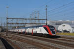 RABDe 502 017-2 Twindexx durchfährt den Bahnhof Rupperswil.