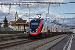 RABe 502 401-8 Twindexx durchfährt den Bahnhof Rupperswil.