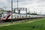 Der SBB RABDe 501 019 unterwegs Richtung Zürich am 18.5.23 bei Bassersdorf.