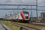 RABe 502 221-0 Twindexx durchfährt am 06.06.2024 den Bahnhof Muttenz.