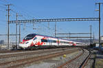 ETR 610 Johann Wolfgang von Goethe durchfährt den Bahnhof Muttenz.