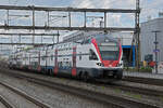 RABe 511 122 KISS durchfährt am 10.06.2024 den Bahnhof Rupperswil.