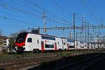 RABe 512 031-1 KISS durchfährt am 28.10.2024 den Bahnhof Pratteln.