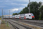 RABe 512 004-8 KISS fährt am 17.08.2024 Richtung Bahnhof Rheinfelden.