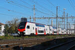 RABe 512 010-5 KISS durchfährt am 30.10.2024 den Bahnhof Pratteln.