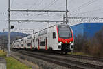 RABe 512 021-2 KISS fährt am 02.01.2025 Richtung Station Itingen.