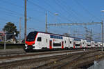 RABe 512 030-3 KISS durchfährt am 05.02.2025 den Bahnhof Kaiseraugst.