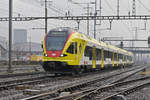 RABe 521 017, auf der S3, verlässt den Bahnhof Pratteln. Die Aufnahme stammt vom 20.12.2017.