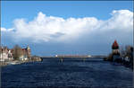 Nach dem Schauerwetter kommt die Sonne -

... und sorgt für einen schönen Kontrast des weißen Flirt-Triebwagens vor den dunkelblauen Wolken. 

Konstanz, 10.03.2019 (M)