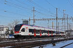 RABe 521 018, auf der S1, verlässt den Bahnhof Pratteln.