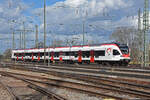 RABe 521 006 wird auf einem Nebengleis beim badischen Bahnhof abgestellt. Die Aufnahme stammt vom 25.02.2022.