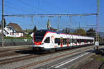 RABe 521 020, auf der S26, durchfährt am 27.10.2022 den Bahnhof Rupperswil.