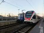 SBB RABe 521 002 ,, Riehen   S5 Schopfheim und WRS Re 421 381 in Weil am Rhein am 05.02.2024 