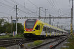 RABe 521 017 mit der Werbung für die Fachhochschule Muttenz, auf der S3, verlässt am 09.09.2024 den Bahnhof Pratteln.