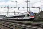 RABe 521 028, auf der S1, fährt zum Bahnhof Pratteln.