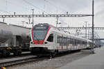 Nach einem Ereignis im Bahnhof Muttenz werden alle Züge durch den Güterbahnhof Muttenz umgeleitet. Hier durchfährt der RABe 521 020 auf der S3 den Güterbahnhof. Die Aufnahme stammt vom 06.02.2017.