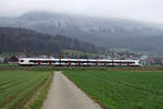 Regio Biel-Olten mit einem RABe 523 Flirt bei Niederbipp am 30.