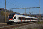 RABe 523 004, auf der S3, verlässt den Bahnhof Gelterkinden. Die Aufnahme stammt vom 11.11.2020.
