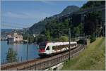 Der SBB RABe 523 021  La Veveyse  ist kurz nach Villeneuve vor der Kulisse des Château de Chillon auf dem Weg in Richtung Lausanne. 

21. Mai 2022