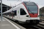 SBB Flirt RABe 523 029 am 12.11.22 beim verlassen des Bahnhof Lausanne.